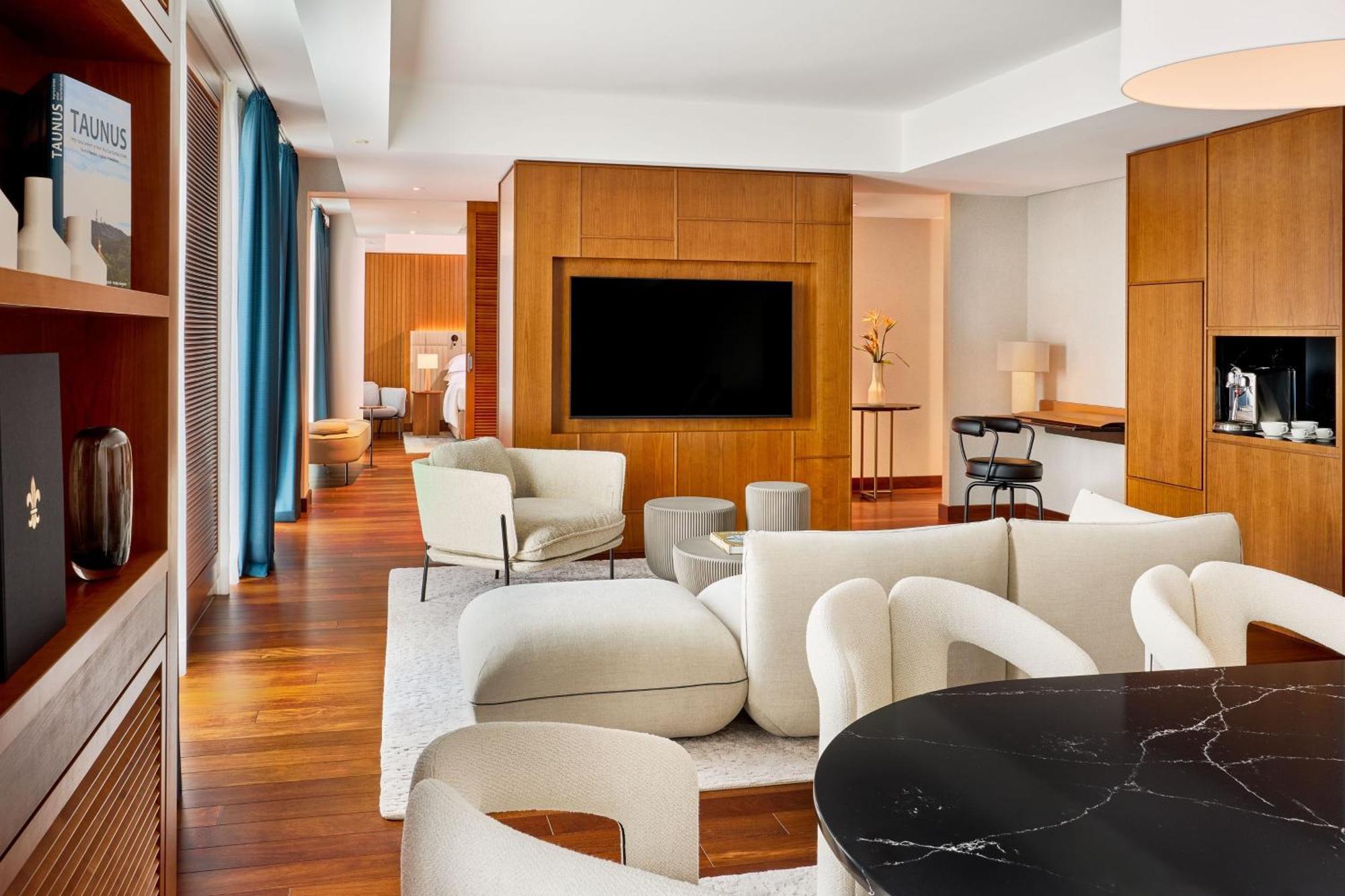 Jw Marriott Hotel Frankfurt Frankfurt am Main Exterior photo A suite at the Westin Palace Madrid