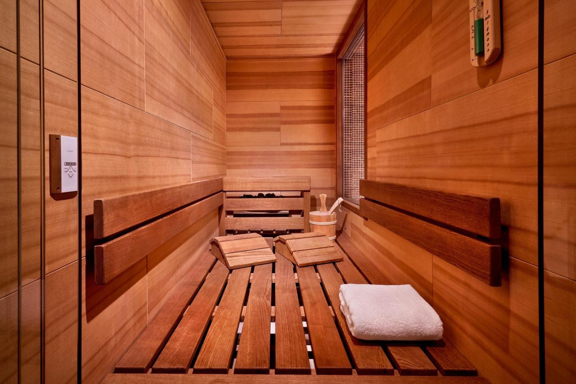 Jw Marriott Hotel Frankfurt Frankfurt am Main Exterior photo A Finnish sauna