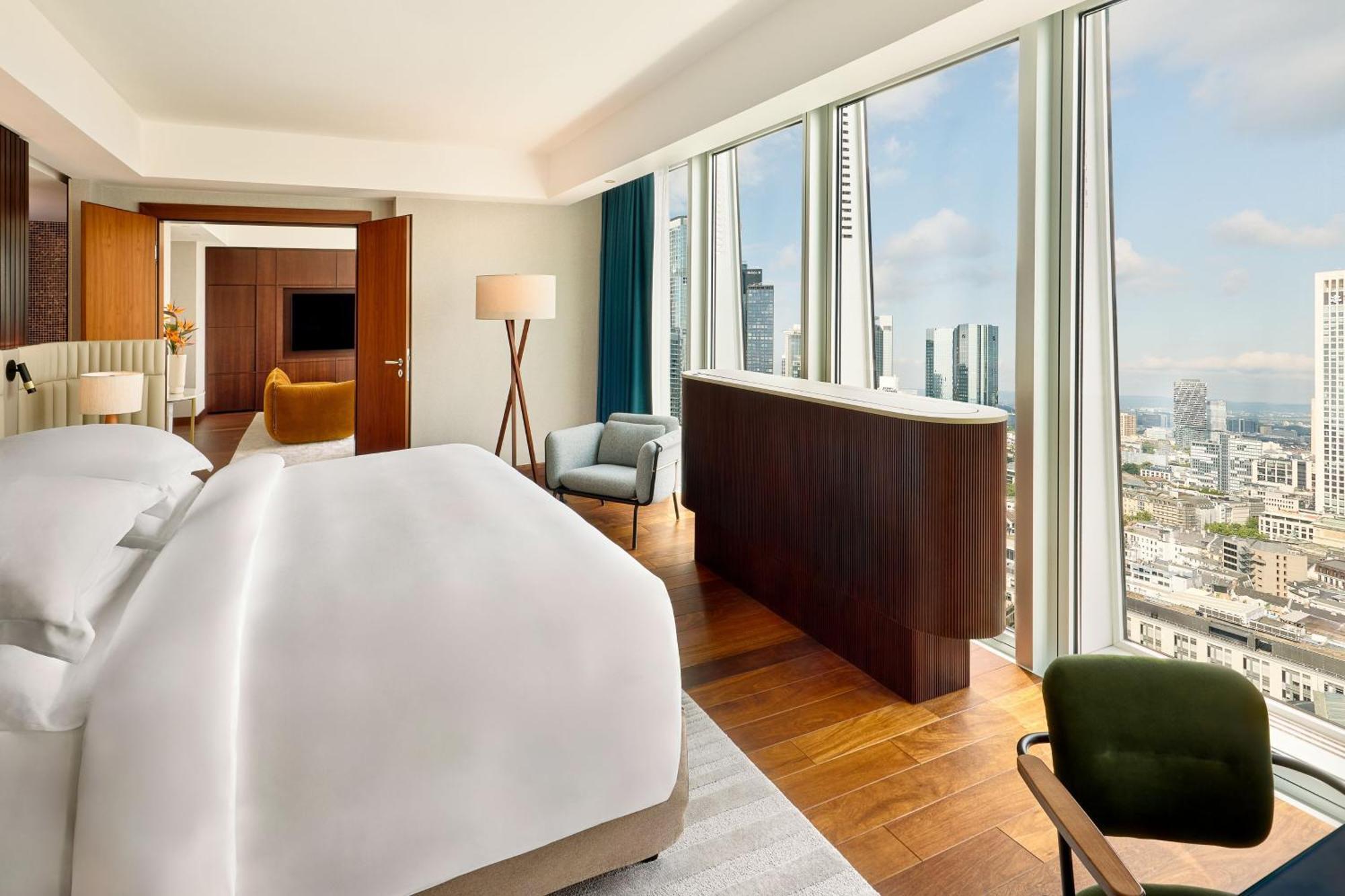 Jw Marriott Hotel Frankfurt Frankfurt am Main Exterior photo A bedroom at the hotel