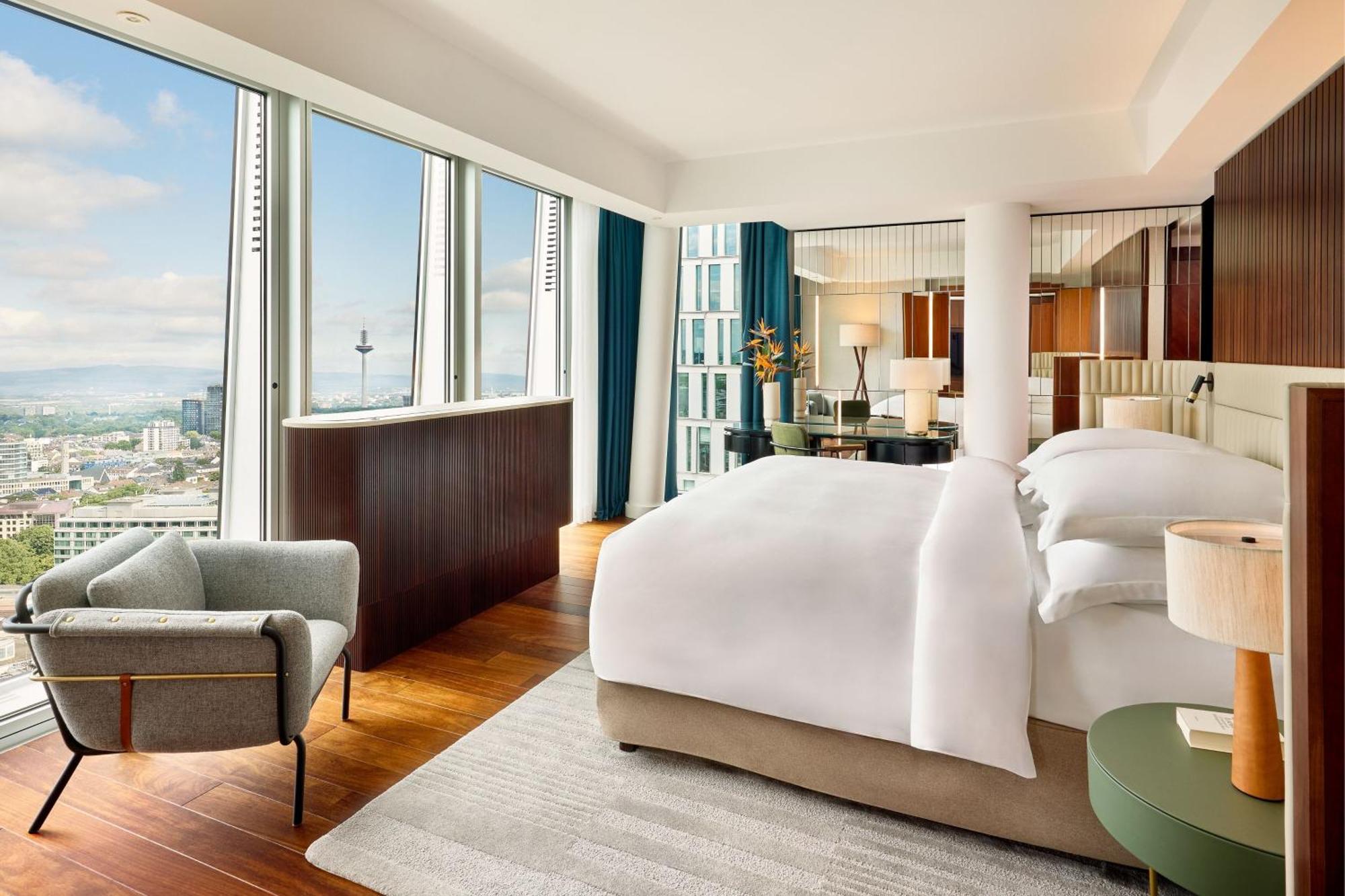 Jw Marriott Hotel Frankfurt Frankfurt am Main Exterior photo A bedroom at the hotel
