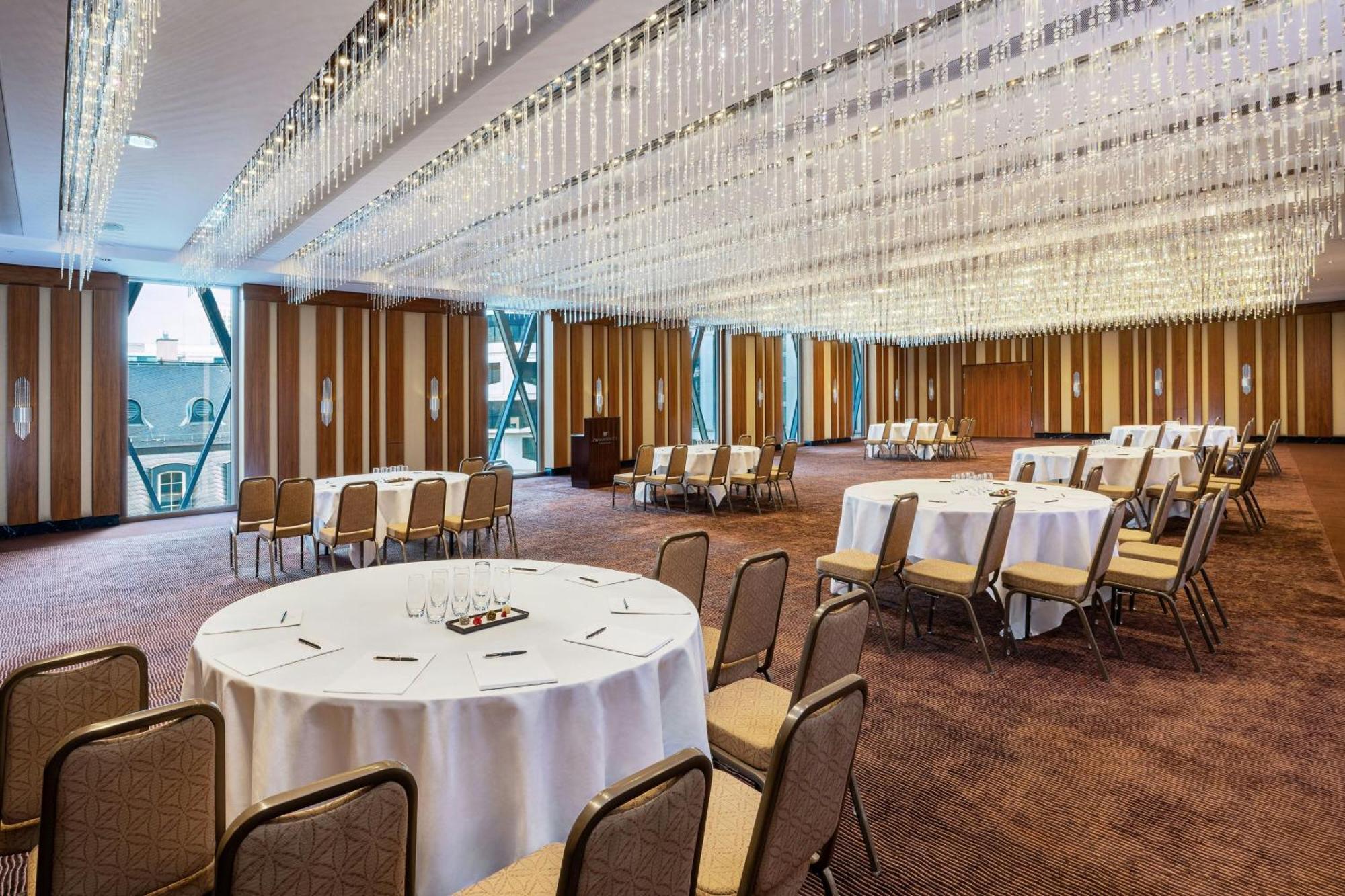 Jw Marriott Hotel Frankfurt Frankfurt am Main Exterior photo The Westin Convention Center