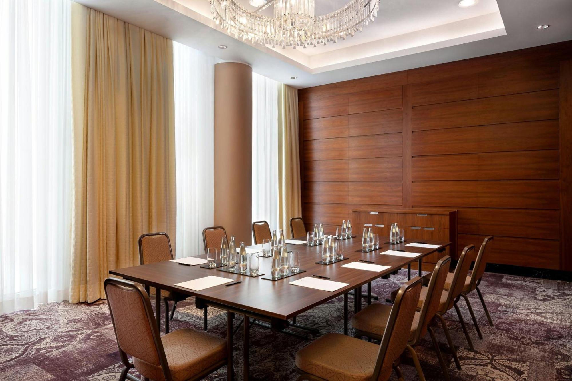 Jw Marriott Hotel Frankfurt Frankfurt am Main Exterior photo Meeting room