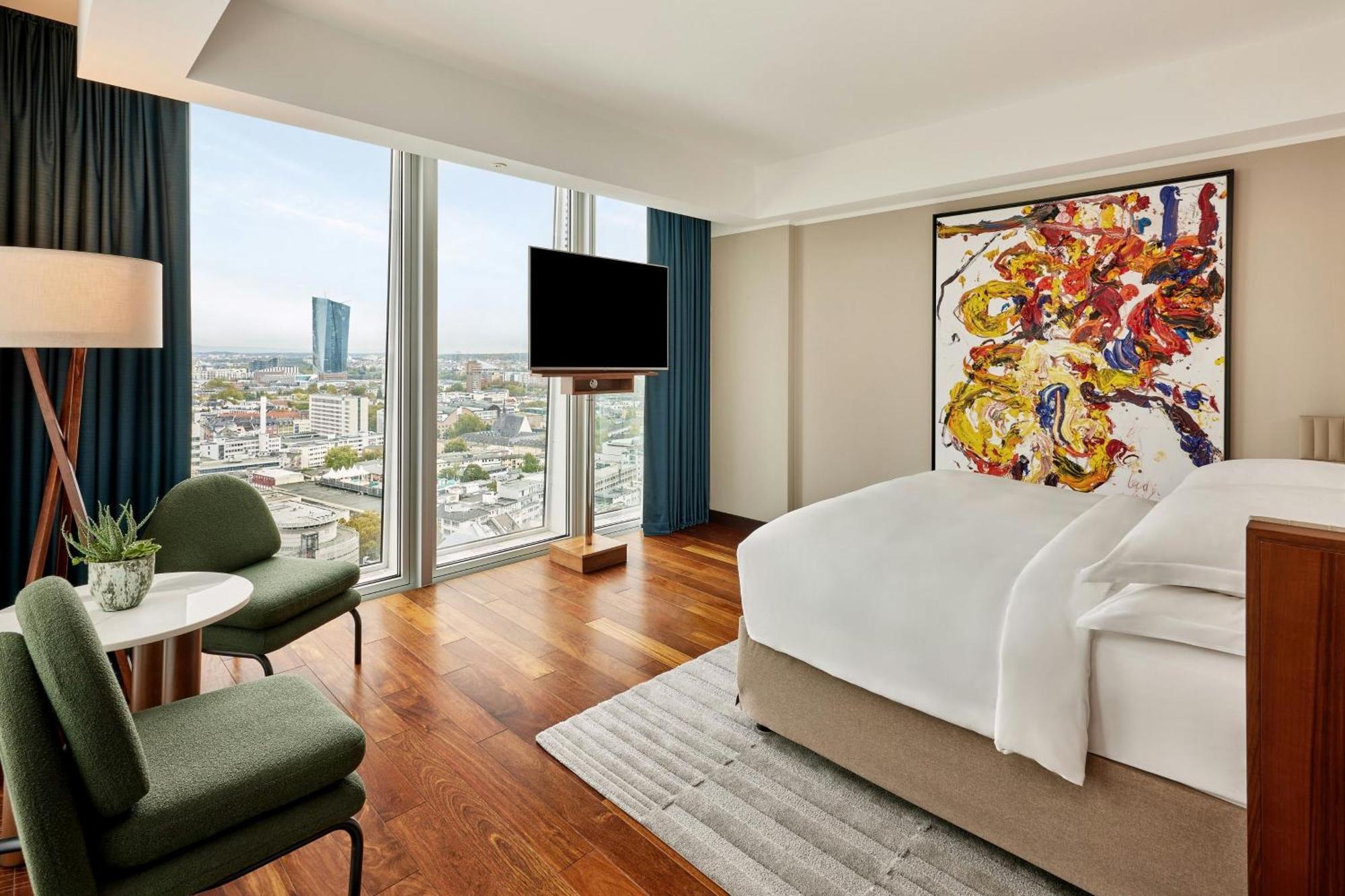 Jw Marriott Hotel Frankfurt Frankfurt am Main Exterior photo A bedroom at the hotel